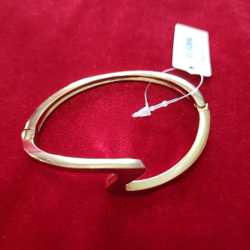 Gold Tone Bracelet - Picture 7 of 11